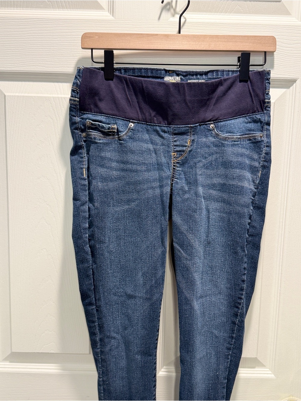Signature by Levi Strauss Gold Maternity Skinny Jeans Size Small Dark Wash - Picture 4 of 9
